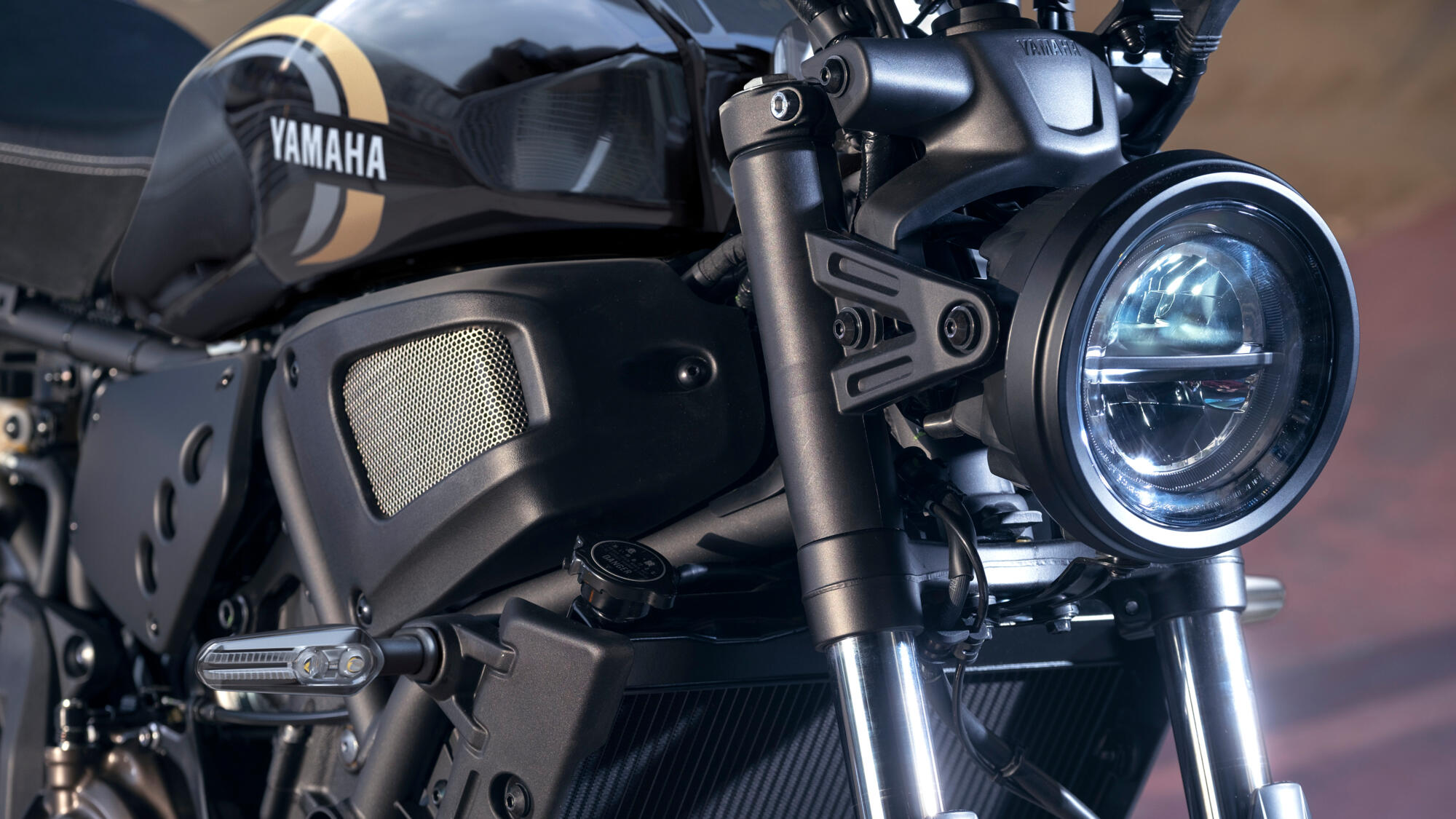 Yamaha xsr 700 cijena discount